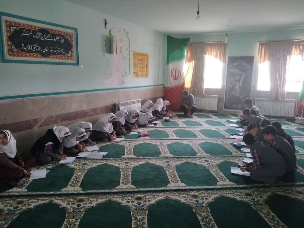 1291593-1 کتابخانههای سیار یک پایگاه فرهنگی و اجتماعی در مناطق محروم هستند