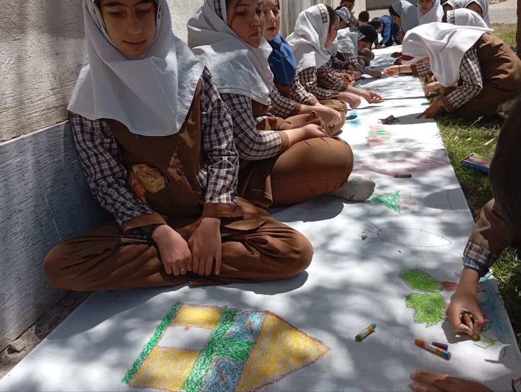 1291598-1 کتابخانههای سیار یک پایگاه فرهنگی و اجتماعی در مناطق محروم هستند