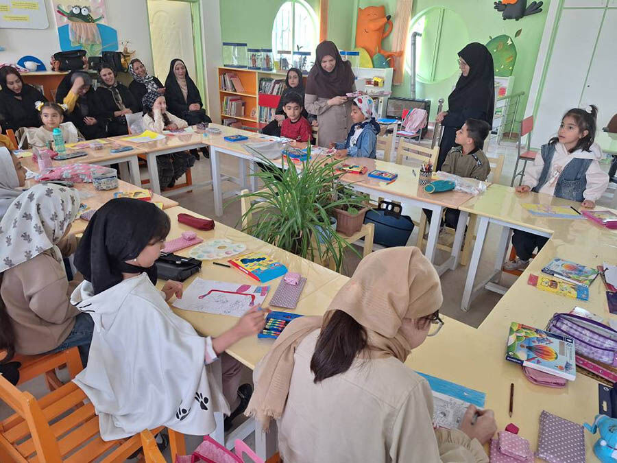 1291642-1 مسابقه نقاشی گرامیداشت هفته سلامت در مرکز شماره ۳ کانون اردبیل برگزار شد