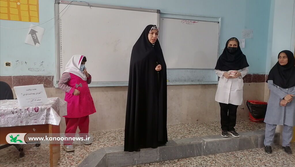 1291666-1 ویژهبرنامه هفته بهداشت و سلامت فردی در دبستان ۱۳آبان