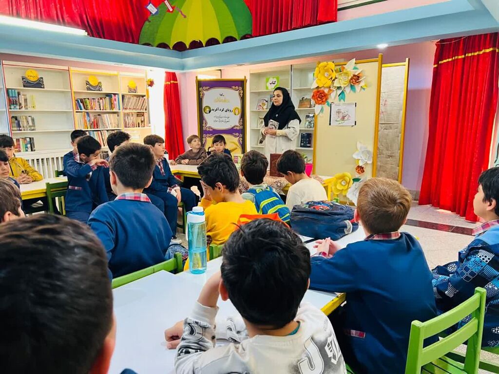 1291738-1 ویژهبرنامه شاد و آموزنده روز سعدی در مرکز علوم و نجوم زنجان برگزار شد