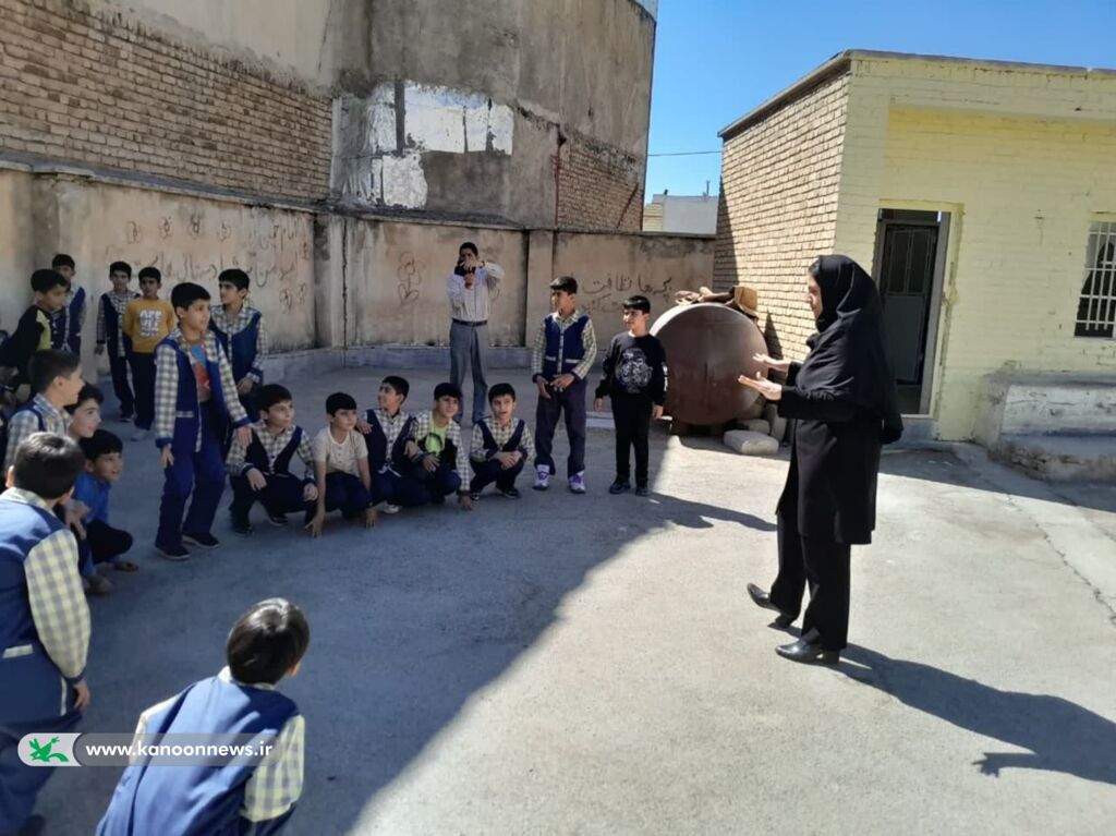 پیوند کتاب و کودکان خرم‌آباد با کتابخانه پستی کانون لرستان