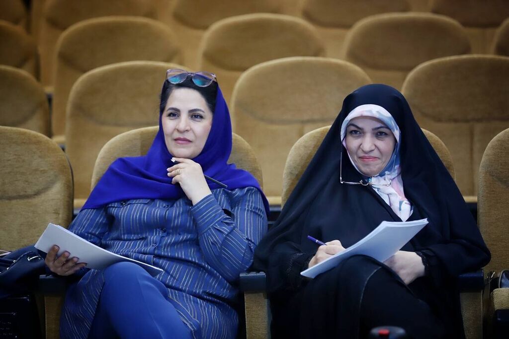 1291751-1 کارشناس و اعضای کانون استان تهران در لیست برگزیدگان جشنواره قصهگویی نهال امید