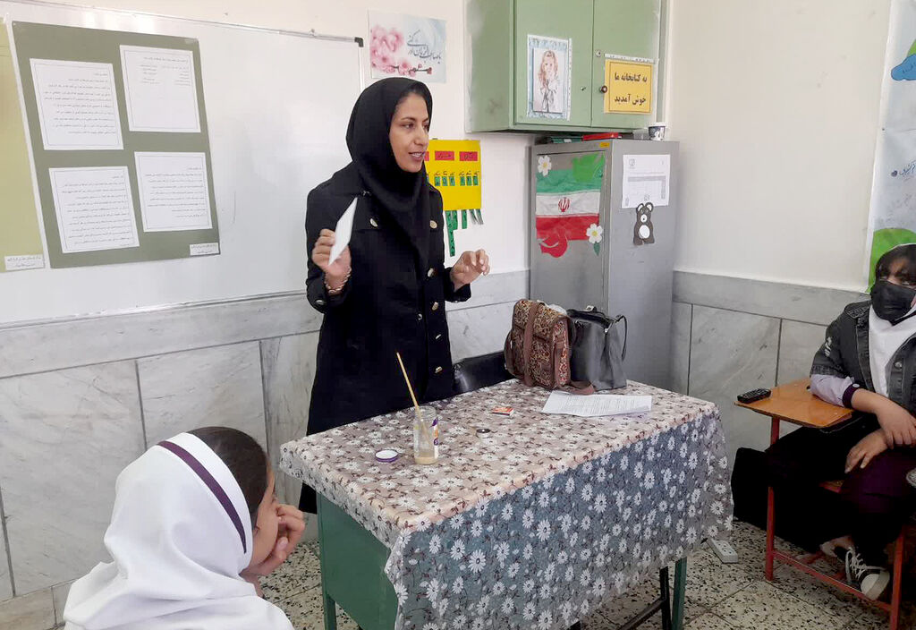 1291811-1 بزرگداشت روز علوم آزمایشگاهی، توسط مربیان کانون فرخ شهر اجرا شد