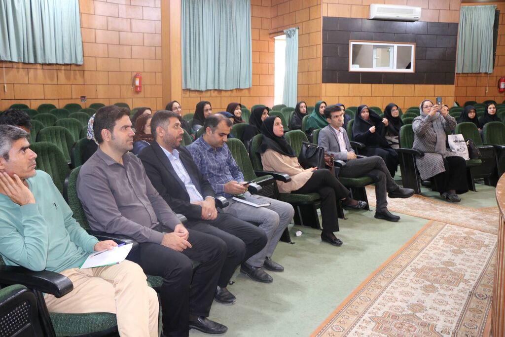 1291827-1 ظرفیتهای تربیتی «گلستان سعدی» برای یادگیری کودکان در کانون فارس بررسی شد