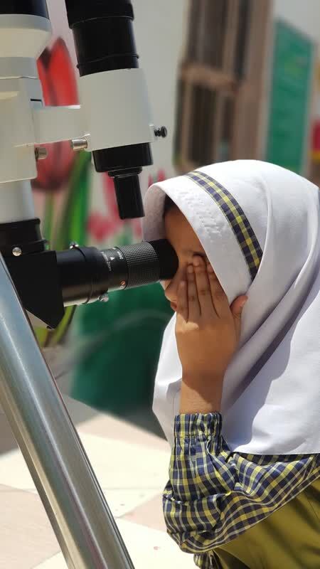 1291921-1 ملاقات دختران میناب با تنها ستاره منظومه شمسی