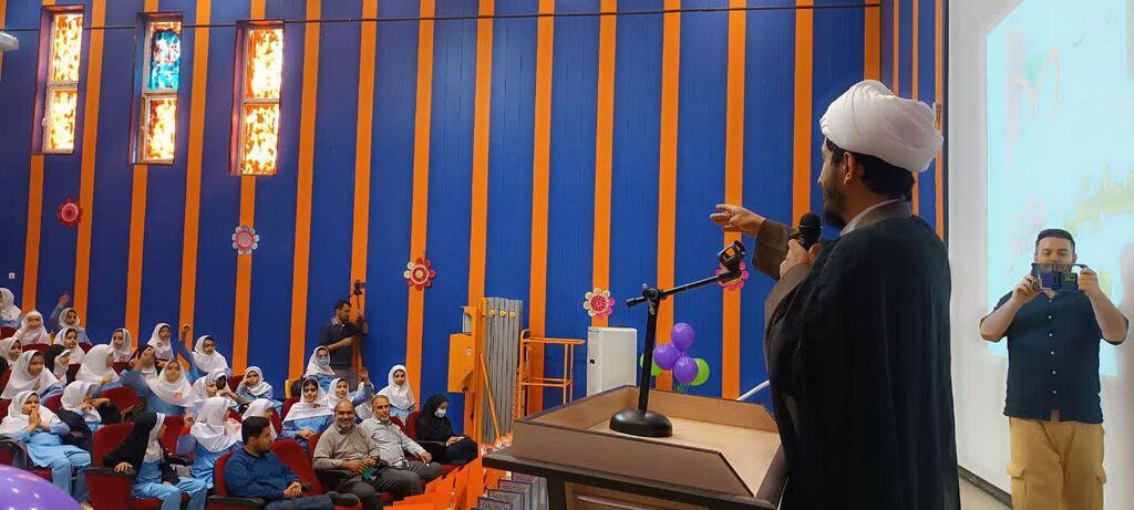 اولین همایش دختران نور و رحمت در مرکز شماره ۱۱ کانون کرمانشاه