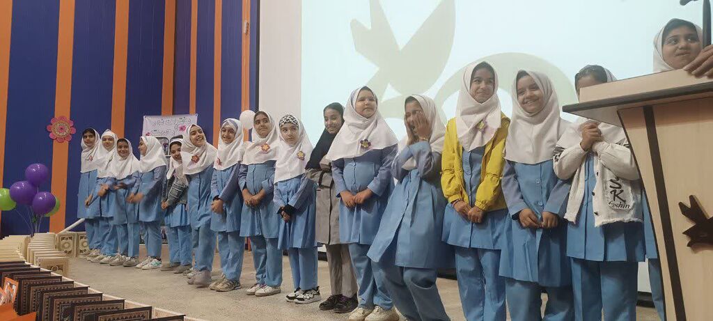 اولین همایش دختران نور و رحمت در مرکز شماره ۱۱ کانون کرمانشاه