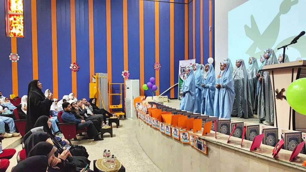 اولین همایش دختران نور و رحمت در مرکز شماره ۱۱ کانون کرمانشاه