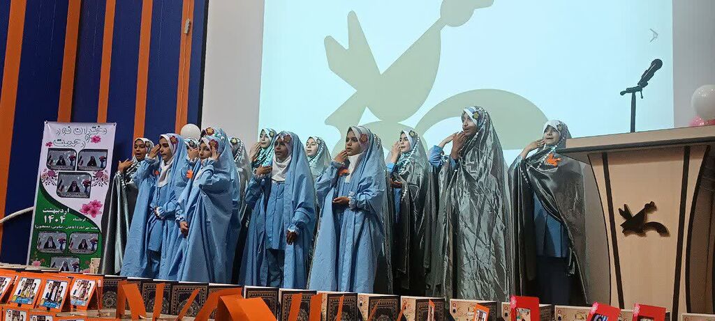 اولین همایش دختران نور و رحمت در مرکز شماره ۱۱ کانون کرمانشاه