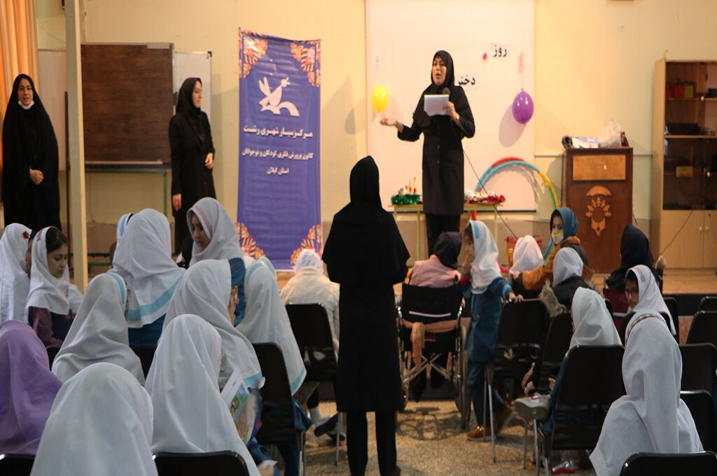 1292138-1 کانونیها با «لبخند خدا» به دیدار کودکان با نیازهای ویژهرفتند