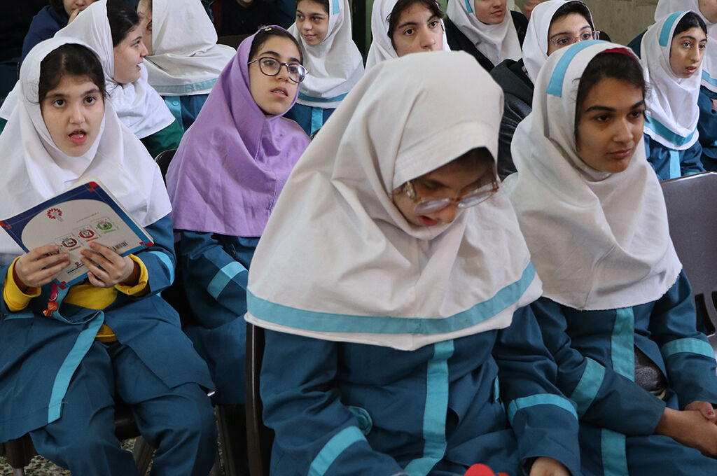 1292140-1 کانونیها با «لبخند خدا» به دیدار کودکان با نیازهای ویژهرفتند