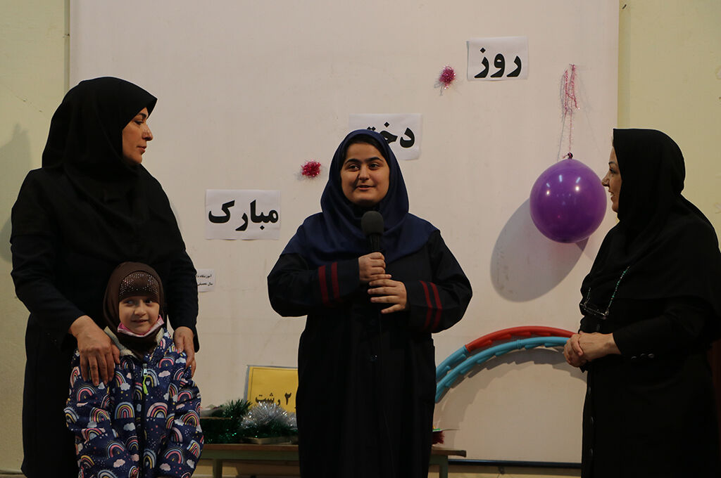 1292148-1 کانونیها با «لبخند خدا» به دیدار کودکان با نیازهای ویژهرفتند