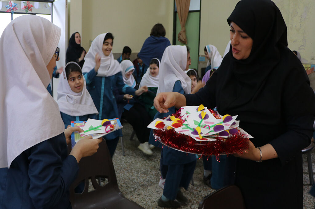 1292149-1 کانونیها با «لبخند خدا» به دیدار کودکان با نیازهای ویژهرفتند