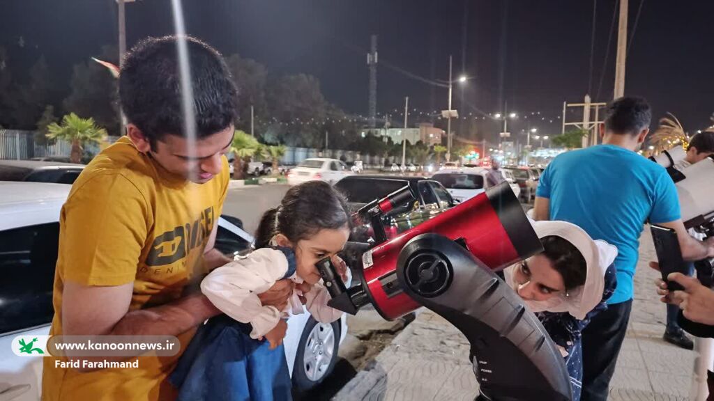 1292270-1 «رصد ماه و مشتری» هدیهی مرکز تخصصی نجوم کانون سیستان و بلوچستان به رهگذران زاهدانی