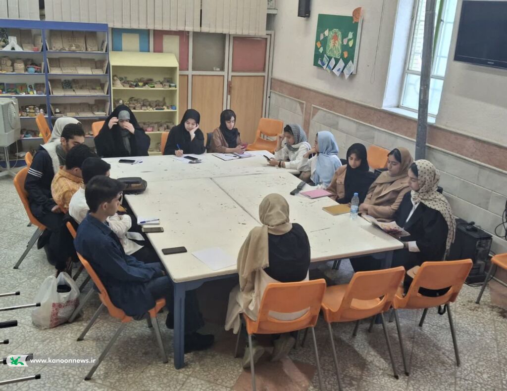 1292381-1 پنجمین نشست جشنواره داستان خاتم در مرکز فرهنگی هنری ۷ قم برگزار شد