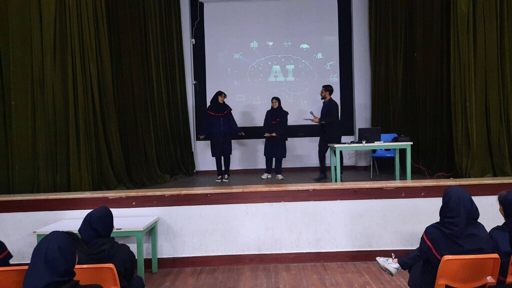 1293021 همایش آینده با هوش مصنوعی در کانون تنکابن برگزار شد