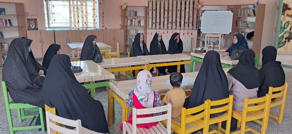 1293115 نشست مشاوره کودکان و نوجوانان و خانواده در مرکز فرهنگی هنری کانون آسفیچ برگزار شد