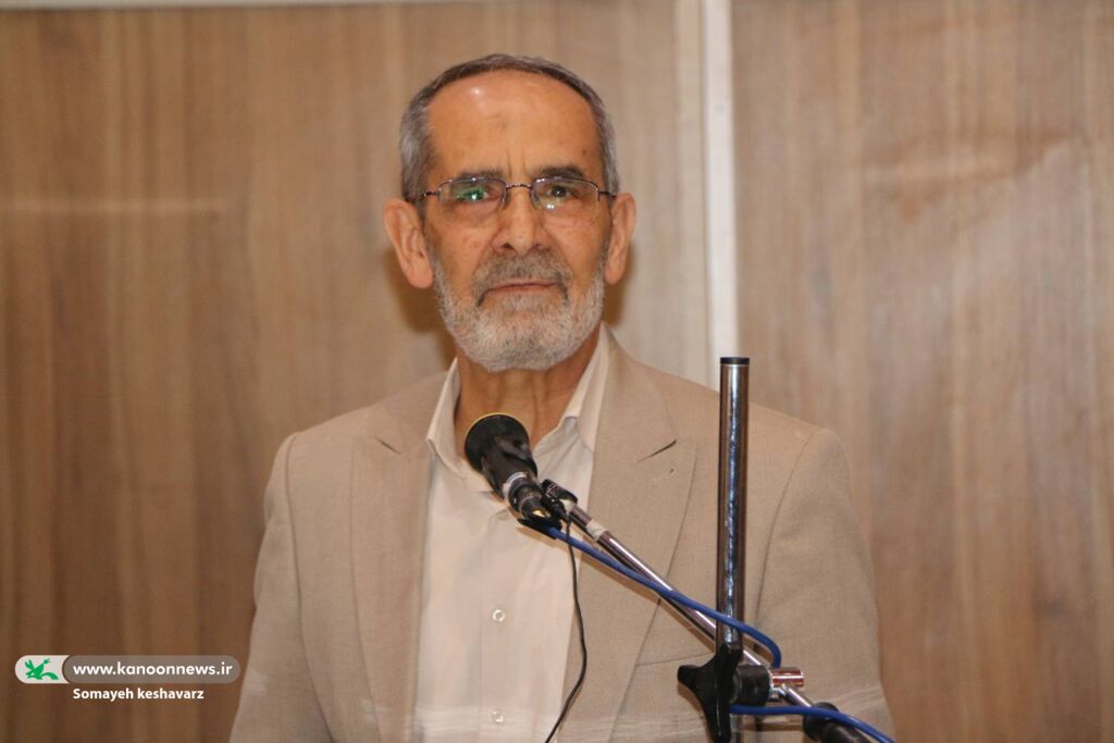 1293116 تکریم و معارفه مدیران قدیم و جدید کانون زبان فارس