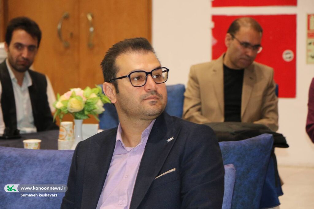 1293117 تکریم و معارفه مدیران قدیم و جدید کانون زبان فارس