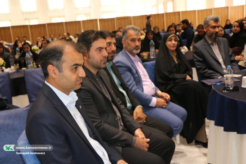 1293120 تکریم و معارفه مدیران قدیم و جدید کانون زبان فارس