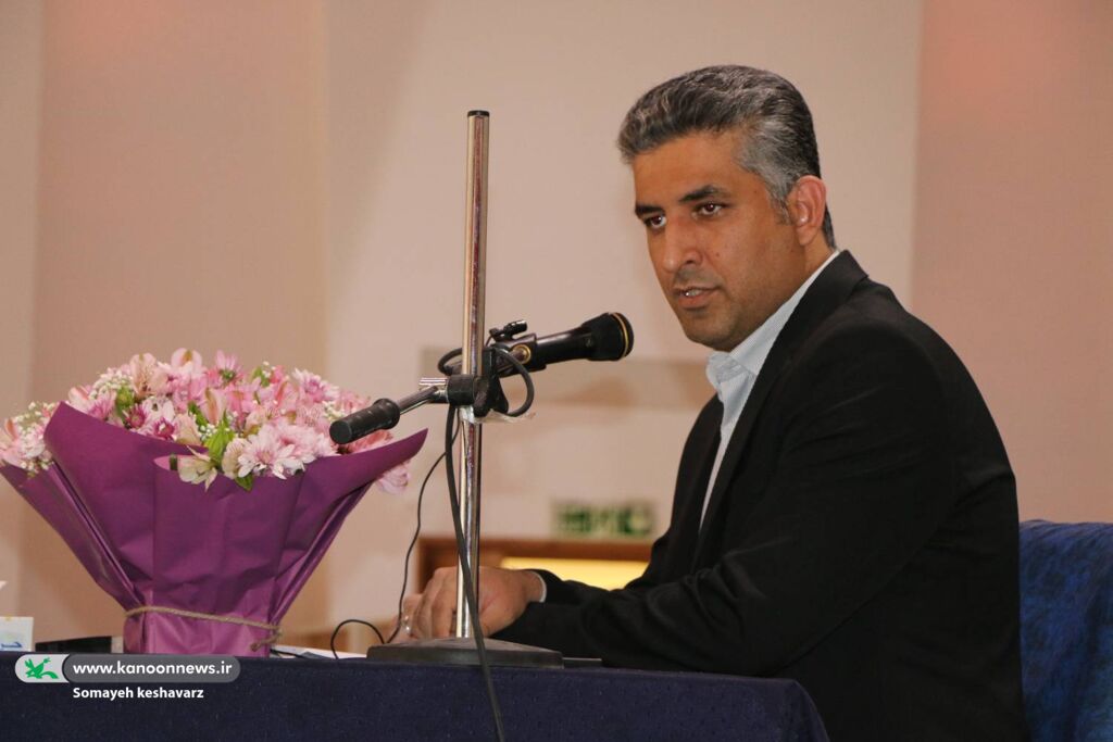 1293126 تکریم و معارفه مدیران قدیم و جدید کانون زبان فارس