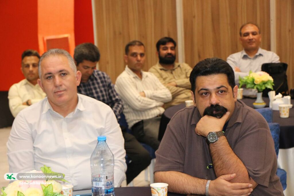 1293127 تکریم و معارفه مدیران قدیم و جدید کانون زبان فارس