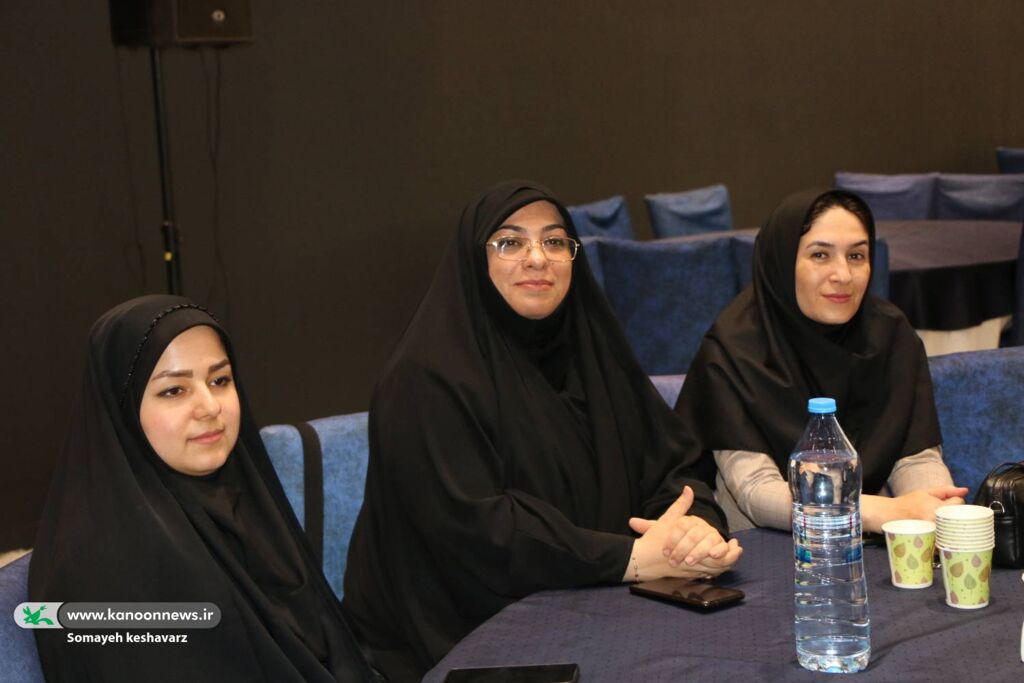 1293136 تکریم و معارفه مدیران قدیم و جدید کانون زبان فارس