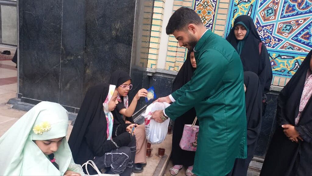 1293143 دختران مرکز فرهنگی شماره ۵ مشهد به زیارت حرم مطهر رضوی رفتند
