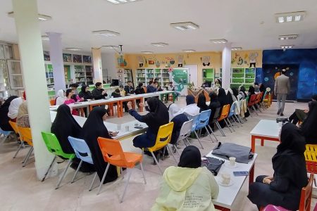 نشست ادبی دو پنجره کانون مازندران به نقد و بررسی کتاب سنگ شانس شیرنشان پرداخت 