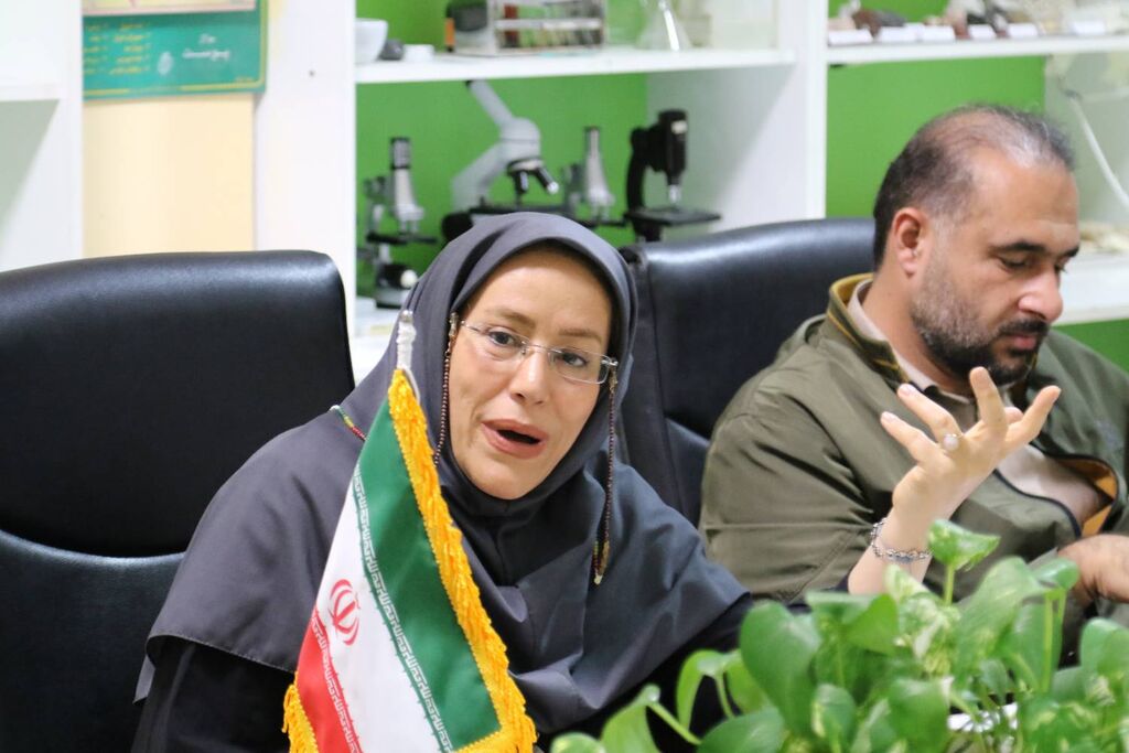 1293167 نشست ادبی دو پنجره کانون مازندران به نقد و بررسی کتاب سنگ شانس شیرنشان پرداخت