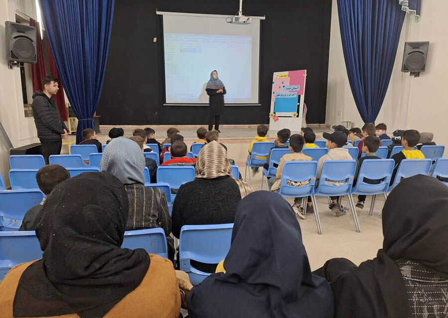 1293237 سه مرکز فرهنگی هنری کانون در استان اردبیل هفته نجوم را گرامی داشتند