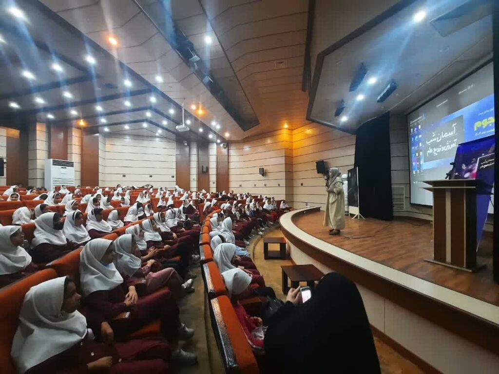 1293284 برگزاری ویژه برنامه آسمان شب در سالن سینما کودک مجتمع آفرینش