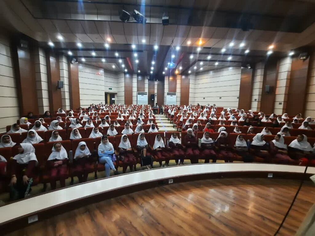 1293285 برگزاری ویژه برنامه آسمان شب در سالن سینما کودک مجتمع آفرینش