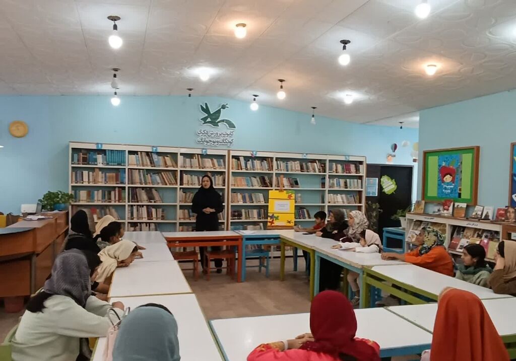 1293355 کارگاه خود باوری به مناسبت روز دختر برگزارشد