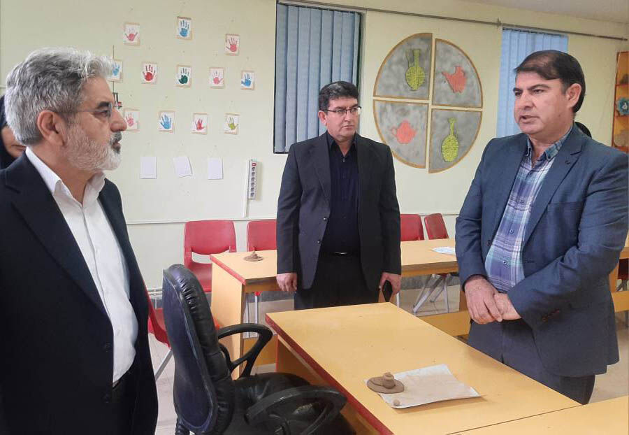 1293433 بازدید نماینده مردم پارسآباد، بیلهسوار و اصلاندوز از مراکز کانون پرورش فکری در پارسآباد