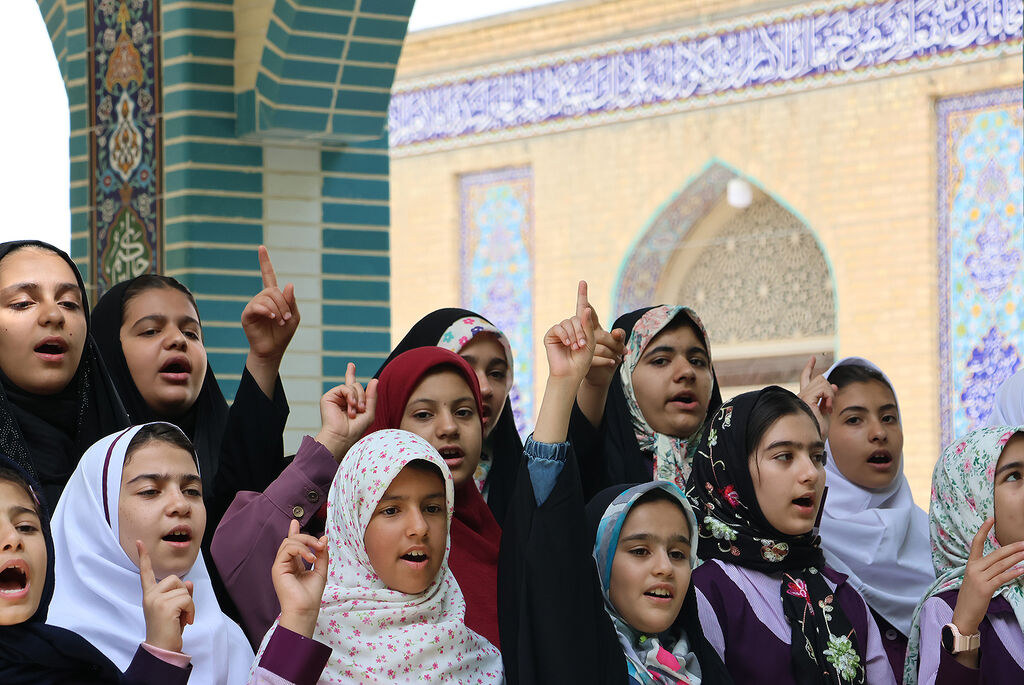 1293485 پیک امید کانون چهارمحال و بختیاری به روستای دستگرد رسید