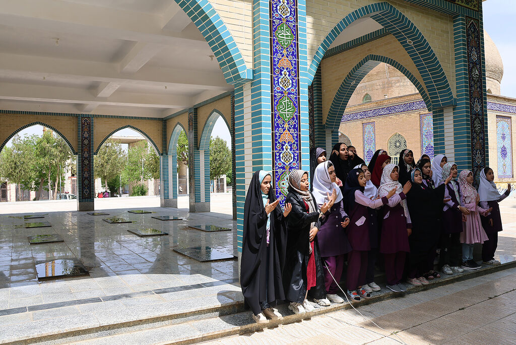 1293489 پیک امید کانون چهارمحال و بختیاری به روستای دستگرد رسید