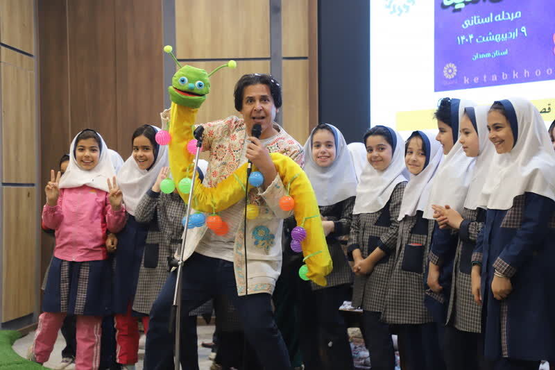 1293577 درخشش مربیان و اعضای کانون همدان در جشنواره قصهگویی «نهال امید»