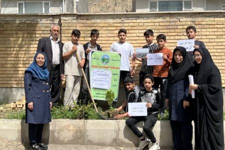 کاشت درخت در مرکز ماکو