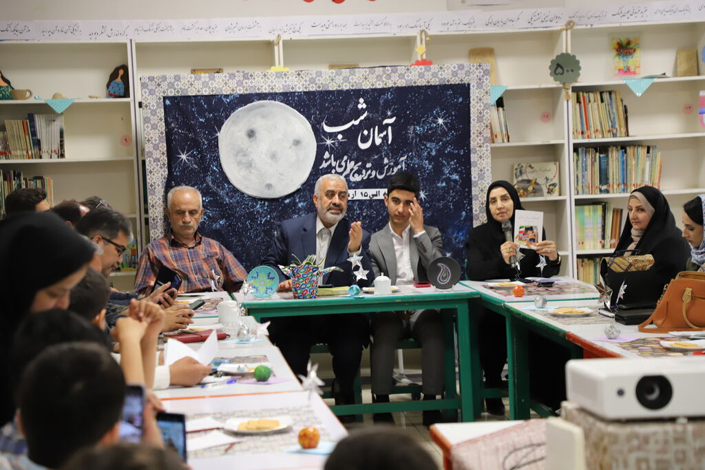 1293601 ویژه برنامه شب شعر آسمان در مرکز شماره یک ارومیه