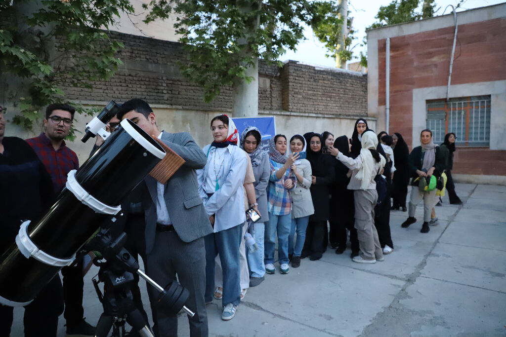 1293604 ویژه برنامه شب شعر آسمان در مرکز شماره یک ارومیه