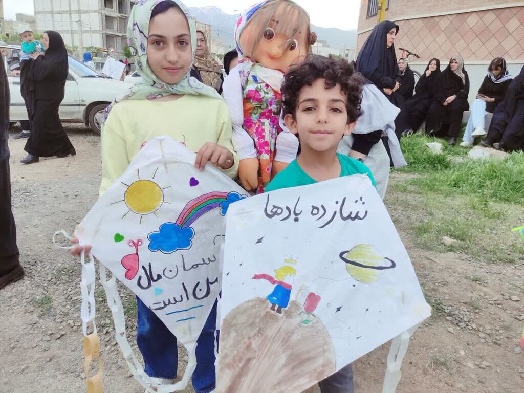 1293607 جشن بادبادکها به همت مرکز فرهنگی-هنری مریانج برگزار شد