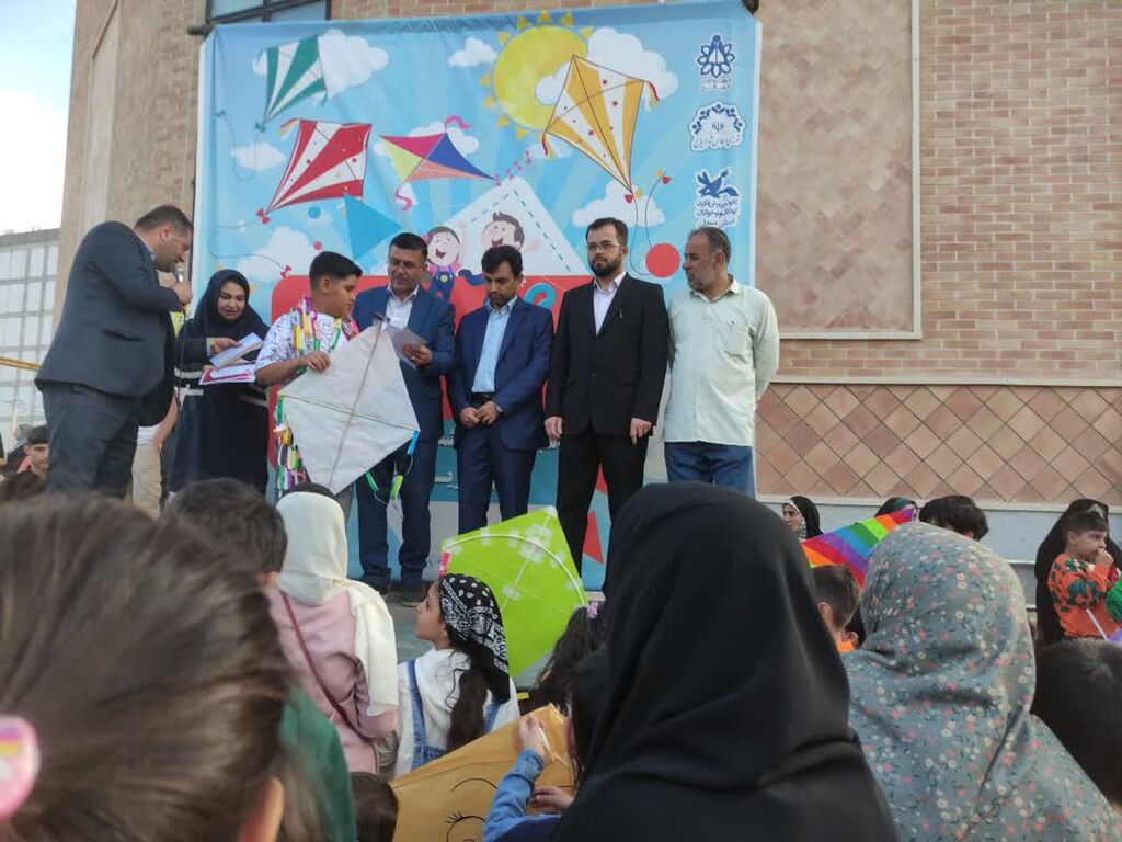 1293610 جشن بادبادکها به همت مرکز فرهنگی-هنری مریانج برگزار شد