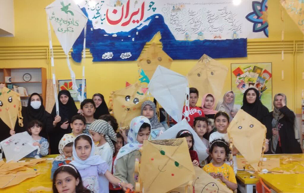 1293611 جشن بادبادکها به همت مرکز فرهنگی-هنری مریانج برگزار شد