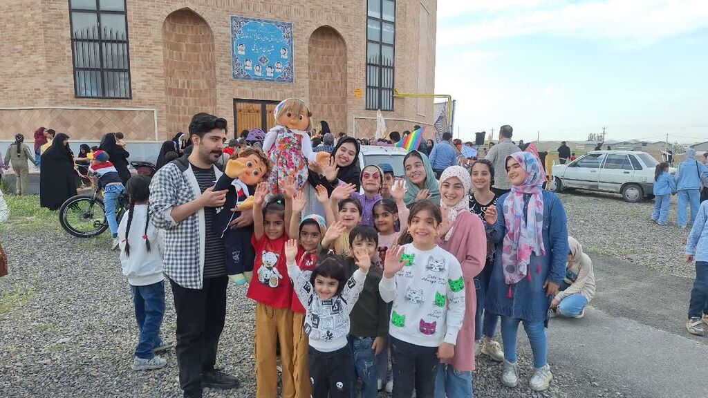 1293616 جشن بادبادکها به همت مرکز فرهنگی-هنری مریانج برگزار شد