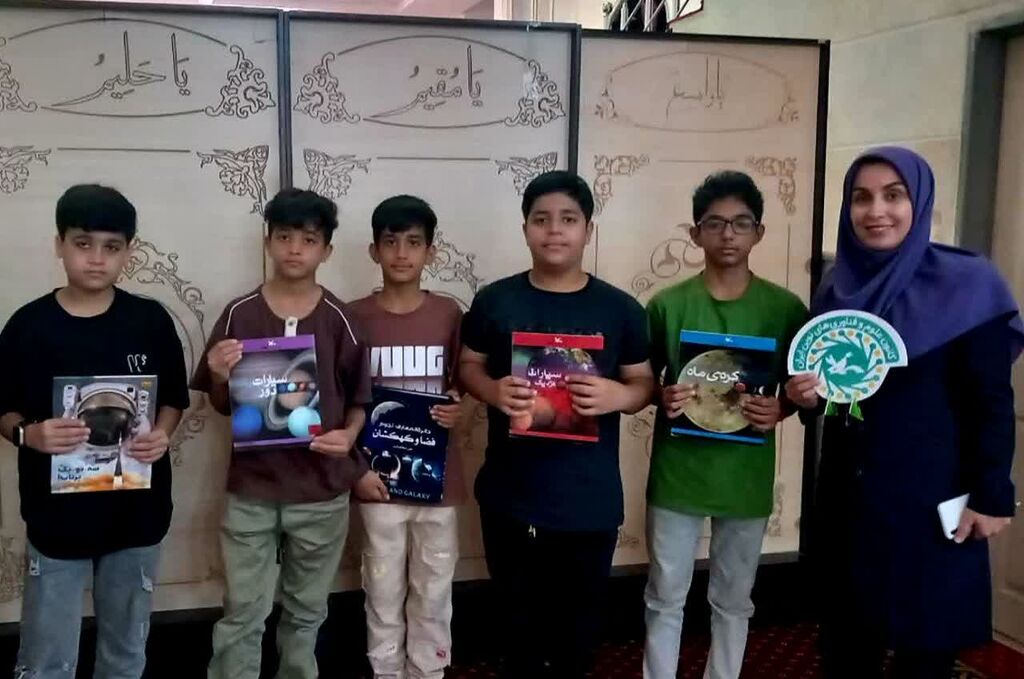 1293641 برپایی میز خدمت کانون علوم و فناوریهای نوین ایران قطب هرمزگان در مصلی شهر بندرعباس