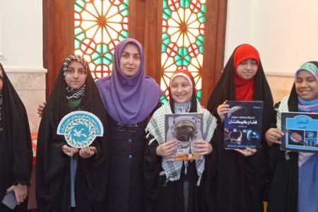 برپایی میز خدمت کانون علوم و فناوری‌های نوین ایران قطب هرمزگان در مصلی شهر بندرعباس