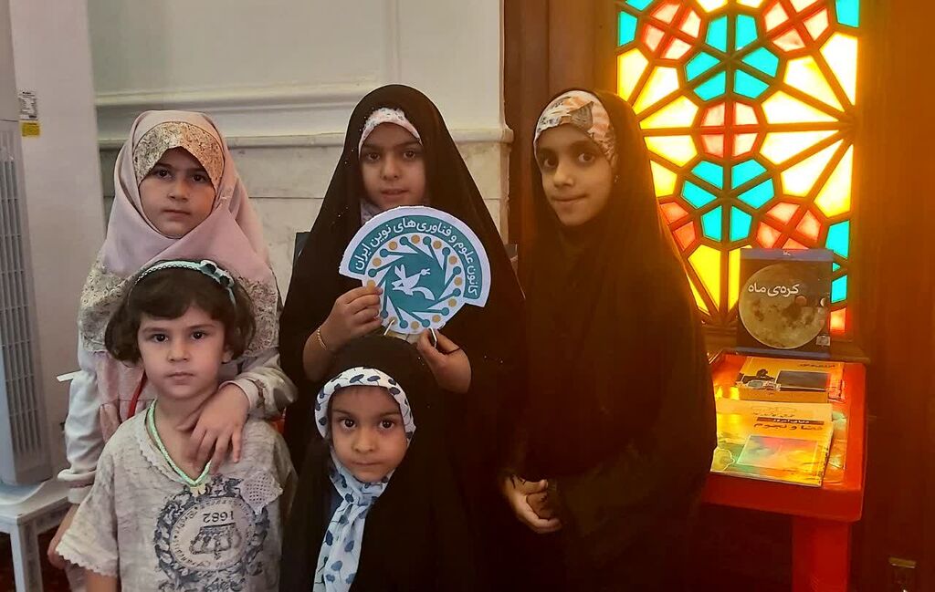 1293646 برپایی میز خدمت کانون علوم و فناوریهای نوین ایران قطب هرمزگان در مصلی شهر بندرعباس