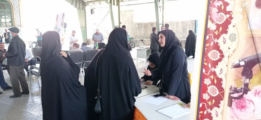 1293968 میز خدمت کانون کرمانشاه در محل نماز جمعه